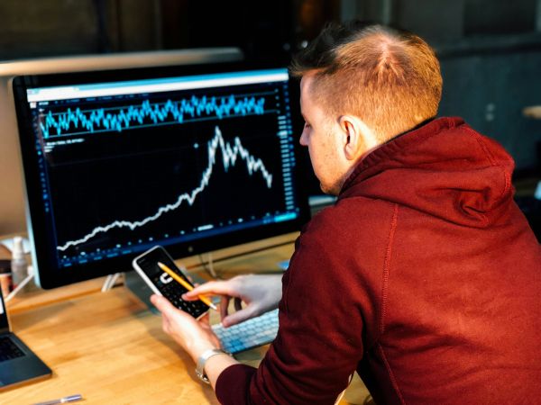 Investir en bourse sans courtier : est-ce possible ?